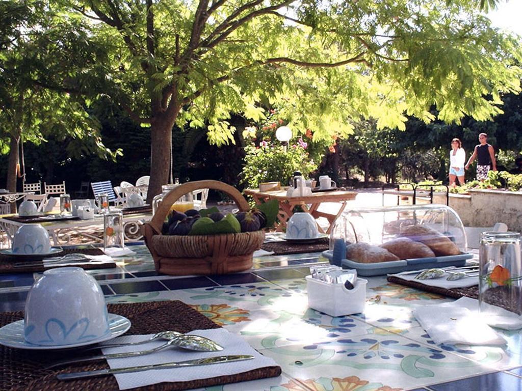 B&B Villa Giuliana Arnesano ภายนอก รูปภาพ